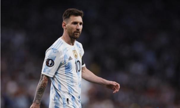 王近山是他的副官，他的部队里有三个少将，为何他自己仅授大校？